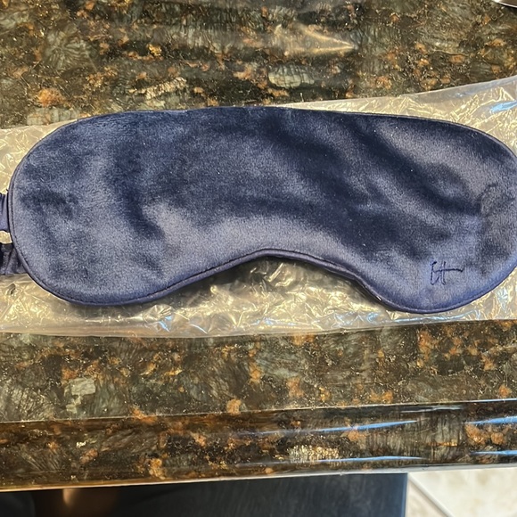 Travel size cosmetics.TSA ready. Authentic - Picture 7 of 9